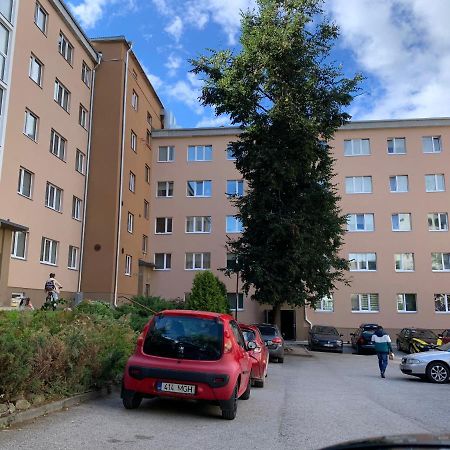 Riia 10, 2-Bedroom Apartment - 2 Big Beds 1 Extra Bed-Parking Free Tartu Exteriér fotografie